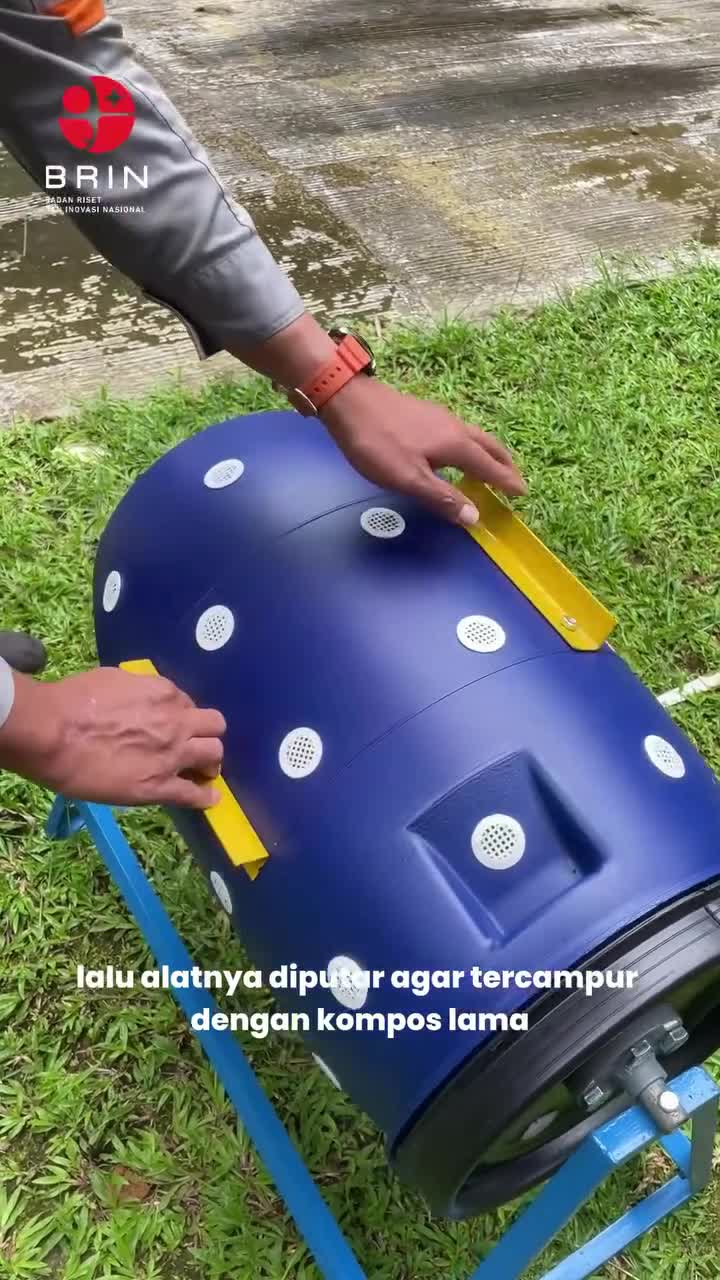 Drum diputar secara berkala agar sampah tercampur merata